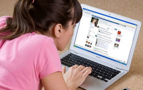 facebookda qız