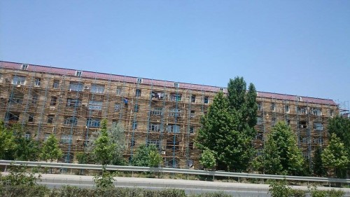 yevlaxda sökülən bina3