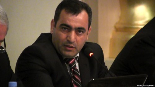 Rövşən AĞAYEV, İqtisadçı