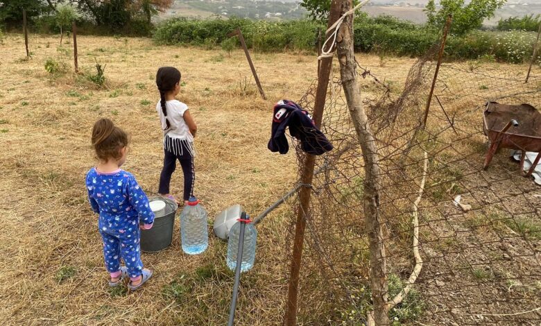 İlanlarla yaşayan, doyunca yemək yeməyən azyaşlılar…