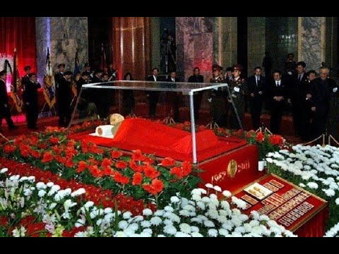 LENİNDƏN BİR ADDIM İRƏLİDƏ DURAN MAO...