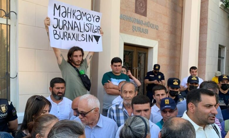 'Ədalətli, şəffaf, açıq məhkəmə' şüarı ilə aksiya olub