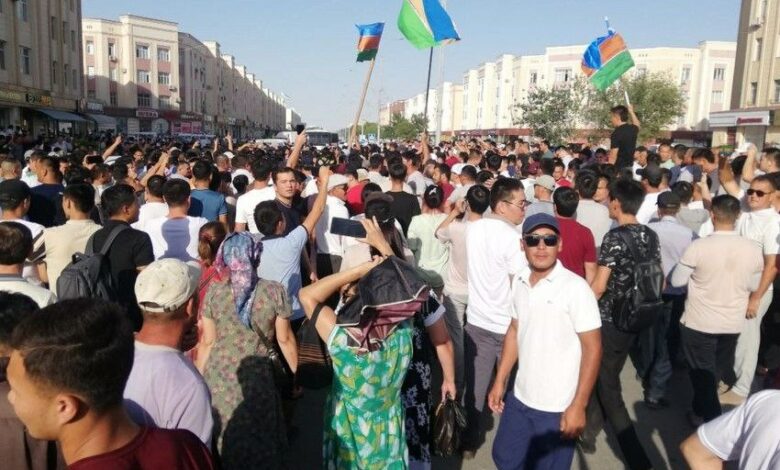 Etirazlar Özbəkistan Prezidentini geri çəkilməyə məcbur edib
