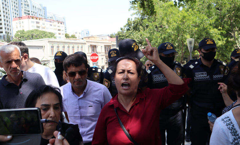 “Quru sərhədləri açın!” aksiyasında polislərin “etirazçı ovu”