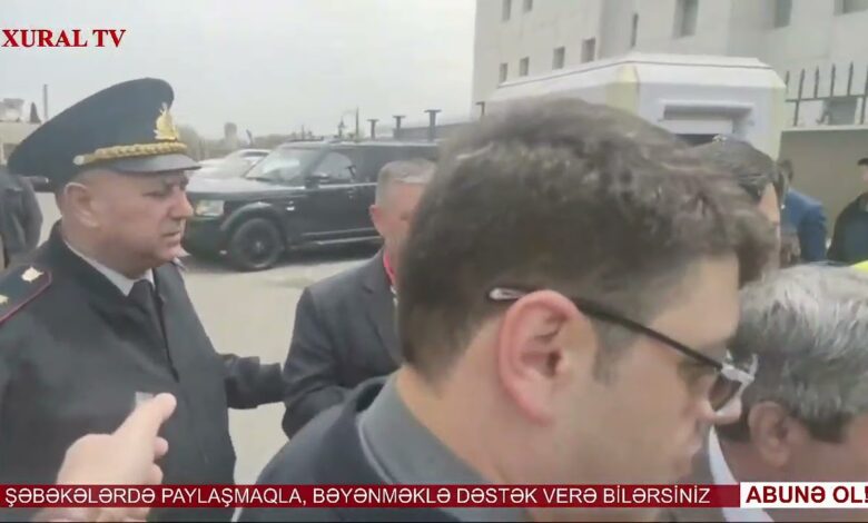 RƏSMİ: JURNALİSTLƏRDƏN QAÇAN POLİS İMİŞ - II HİSSƏ