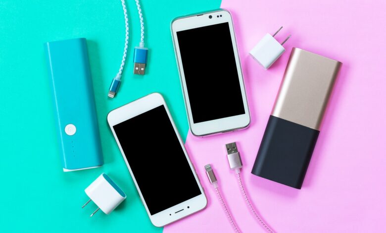 Azərbaycanda telefondan istifadə edən əsgər ordudan uzaqlaşdırılıb