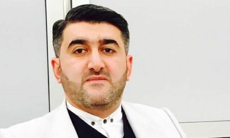 Çimərlik paltarı geyinən qadınlarla bağlı dediklərinə görə ilahiyyatçıya xəbərdarlıq edildi