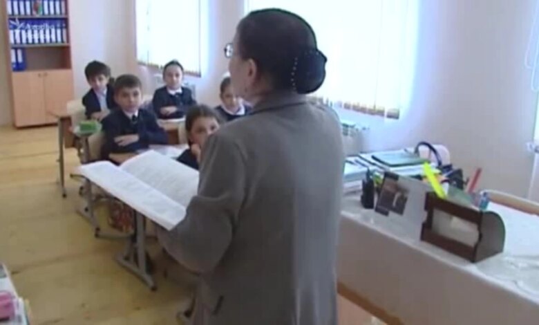 Müəllimlərin sayı 20 mindən çox azalıb