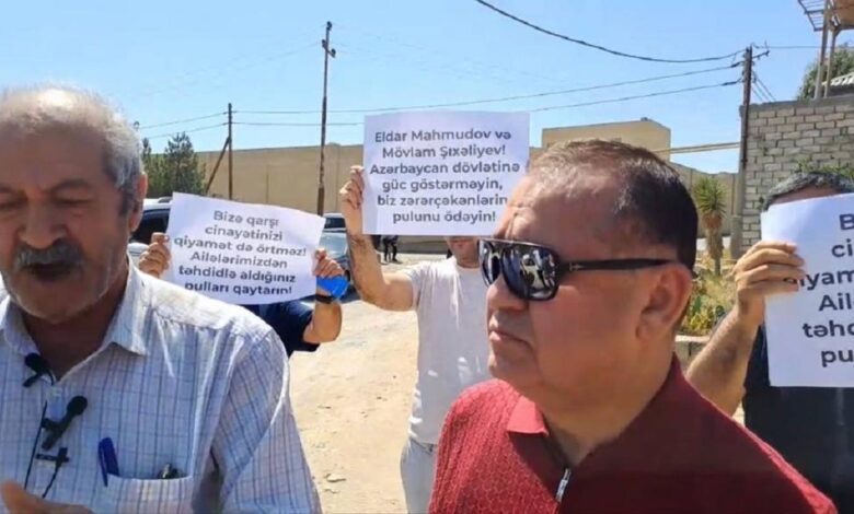 Eldar Mahmudovun evinin qarşısında etiraz aksiyası