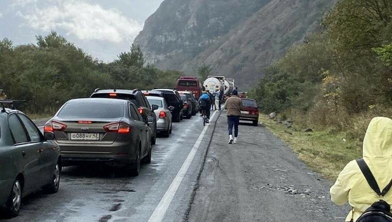 “Hər üçüncü avtomobildə “Z” hərfi vardı” – bir rus Moskvadan Tbilisiyə necə gedib çıxıb