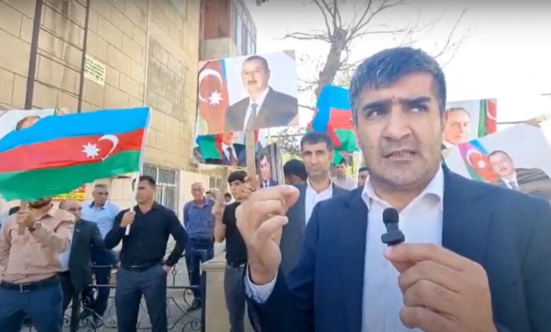 Məhkəmə qarşısında etiraz aksiyası olub