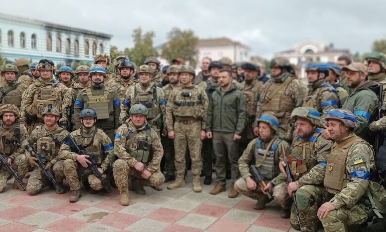 Zelenski İzyuma gedib və bayraq qaldırıb