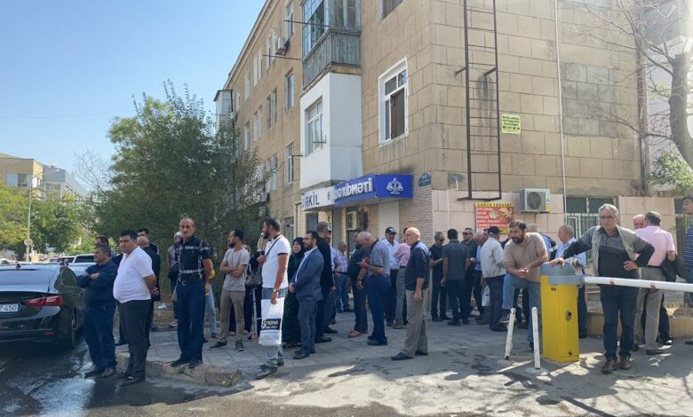 Əvəz Zeynallının Apellyasiya məhkəməsinin qarşısı