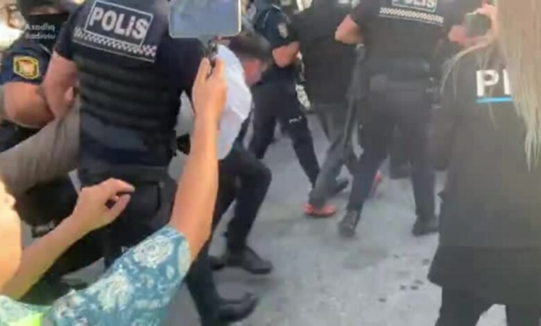 Fəal aksiyaya görə ailəsinin təzyiqlərlə üzləşdiyini deyir