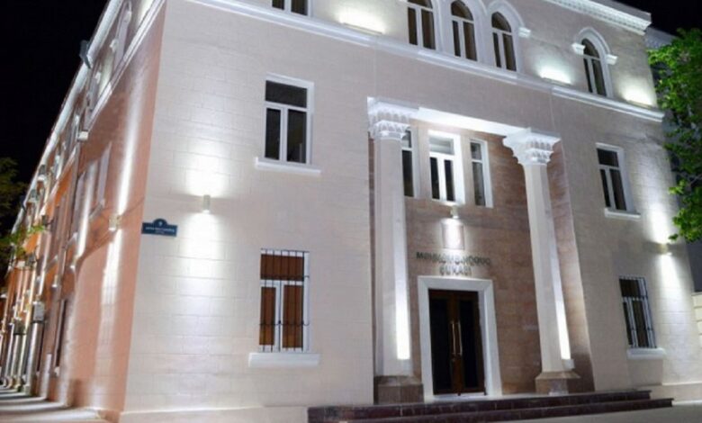 İki hakim vəzifədən getmək haqda ərizə yazıb