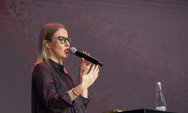 Kseniya Sobçak Rusiyanı tərk edib