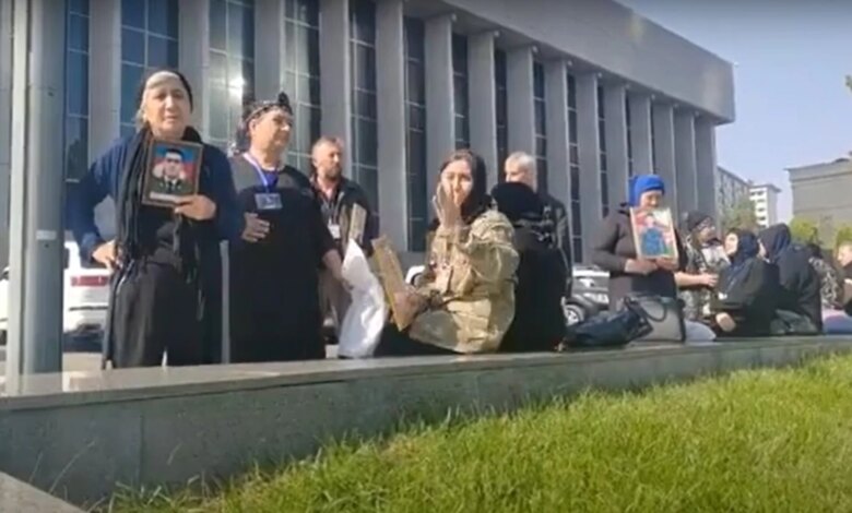 Milli Məclisin önündə aksiya olub