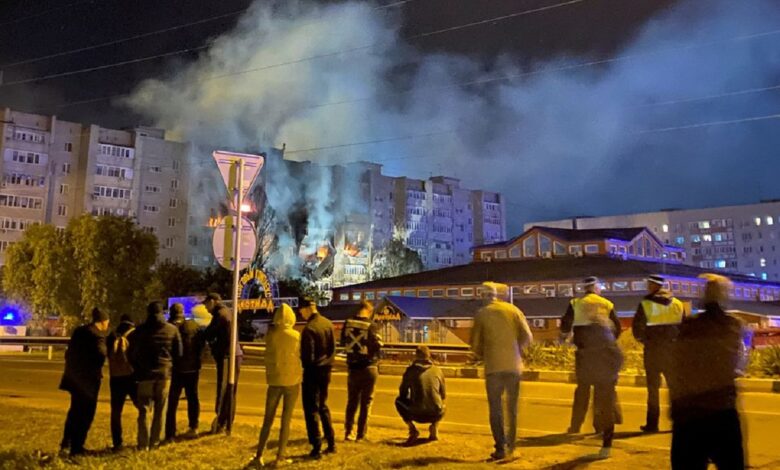 Rusiyada hərbi təyyarə yaşayış binasına çırpılıb