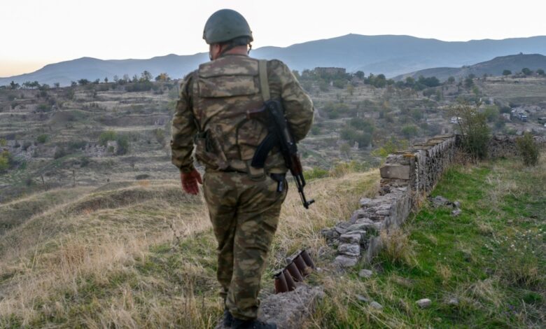 Azərbaycan mövqelərinin vurulduğunu deyir