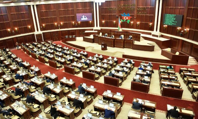 Babək Səmidlinin səs yazısı Parlamentdə: deputatlar arasında fikir ayrılığı