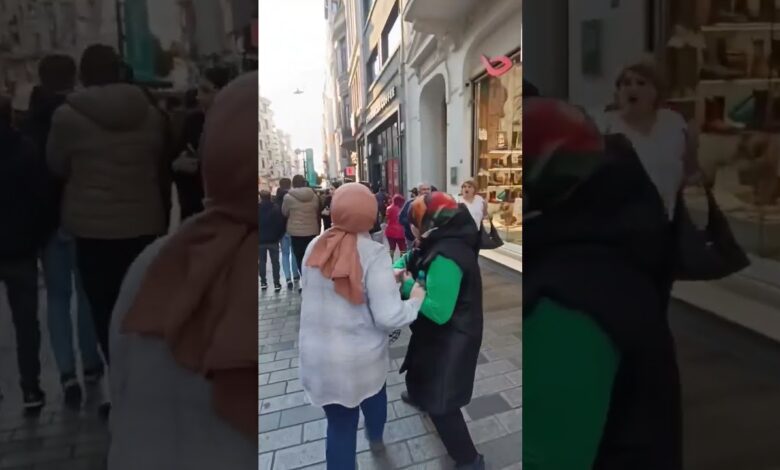 İstanbulun mərkəzi küçəsində partlayış olub. Çox sayıda yaralananlar var.