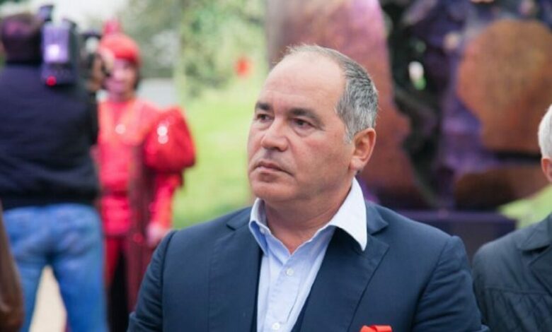 Milyarderin sözçüsü: “Fərhad Əhmədovun yalnız şəxsi evində axtarış aparılıb”