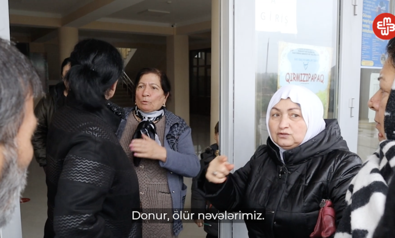 Məcburi köçkünlər etiraz edir: “Uşaqlarımız soyuqdan qırılır”