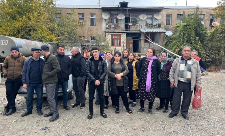 Qəzalı yataqxanada məskunlaşan köçkünlər: “Hökumət bizi unudub”