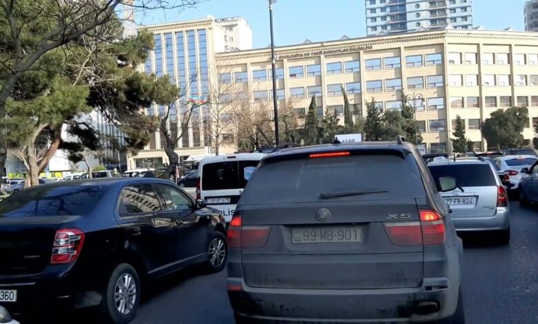 BAKININ MƏRKƏZİ KÜÇƏLƏRİ BELƏ BAĞLANDI. TIXAC BÜTÜN ŞƏHƏRİ BÜRÜDÜ.