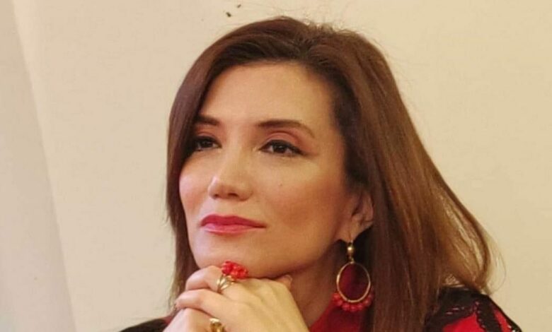 Gültəkin Hacıbəyli onu məhkəməyə verən qadının ölkəyə gəlməsini tələb edir