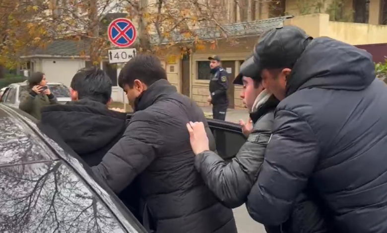 Polis Bəxtiyar Hacıyevə görə elan olunmuş aksiyadan öncə fəalları saxlayıb