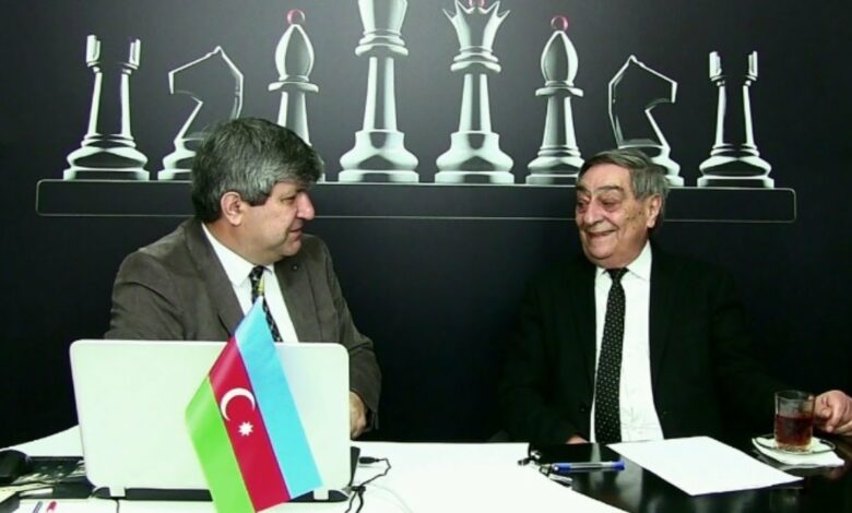"Siyasət meydanı"#254 Rəşid Mahmudov: “Bir ziyalı yalaqsa, yaltaqsa, it yalına hürürsə...”