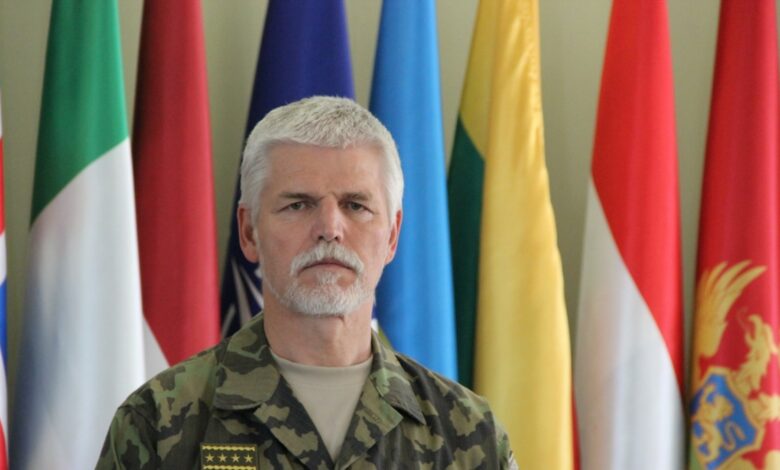 Çexiyada prezident seçkilərinin birinci turunda istefada olan general qalib gəlib