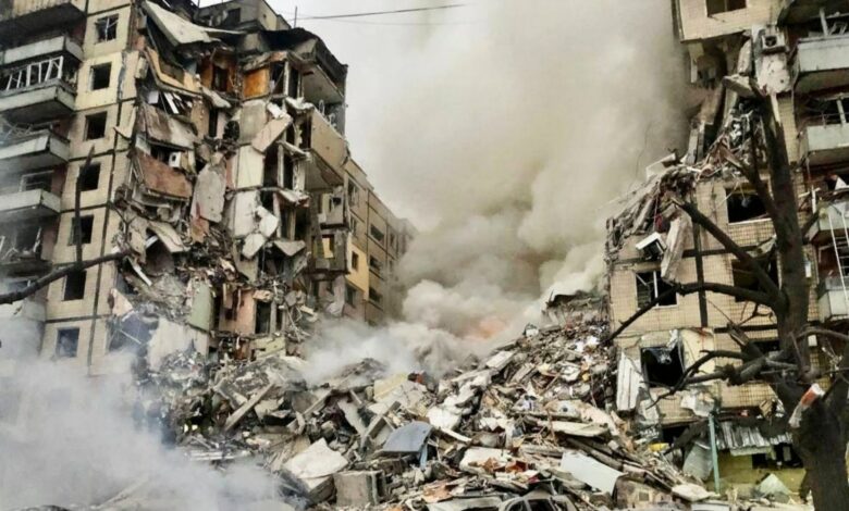Dnepr şəhrində yaşayış binası raketlə vurulub
