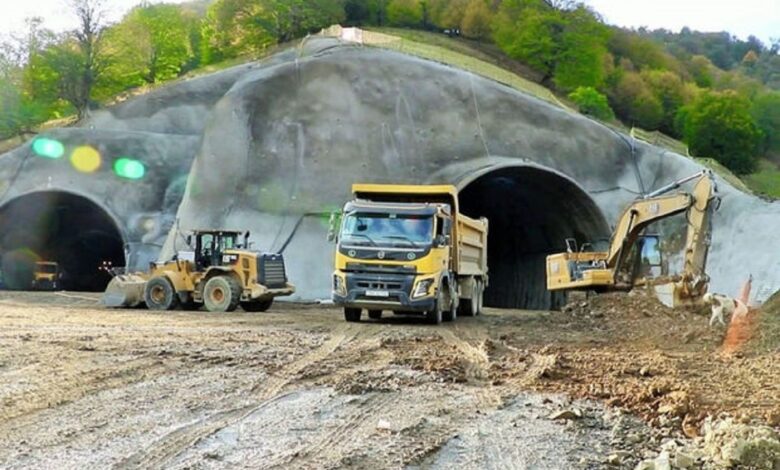 Kəlbəcərdə işləmiş fəhlələr maaşlarını ala bilmədiklərini deyirlər