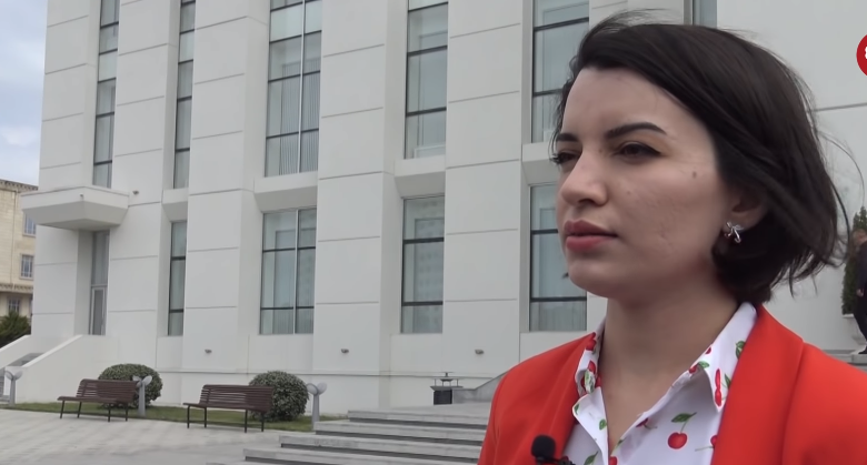Məhkəmə direktor müavininin jurnalistə qarşı iddiasına xitam verib