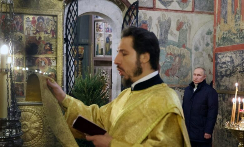 Putin Milad mərasimində tək iştirak edib