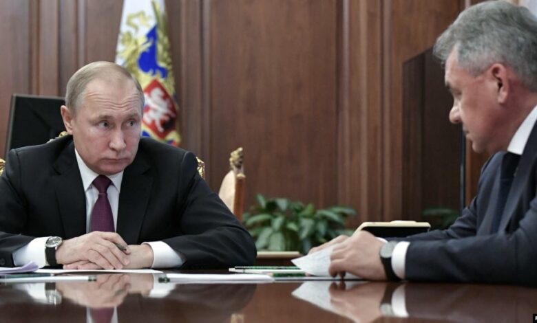 Putin Şoyquya müharibəyə aid filmlərlə bağlı tapşırıq verib