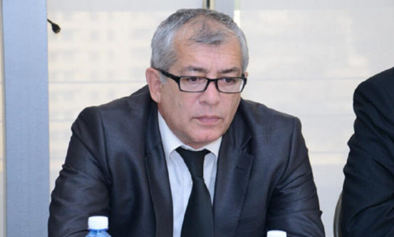 Külli miqdarda dələduzluqda ittiham olunan vəkil Elçin Qəmbərovun məhkəməsi başlayıb