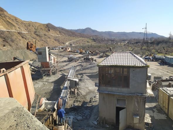 Təngivanlıların deputata məxsus karxana ilə problemi bitmir