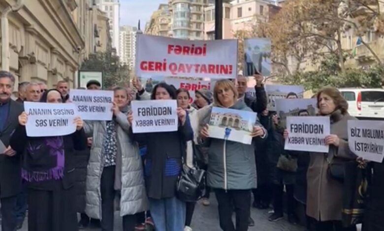 İtkin düşmüş tələbənin ailəsi İran səfirliyinin qarşısında aksiya keçirib