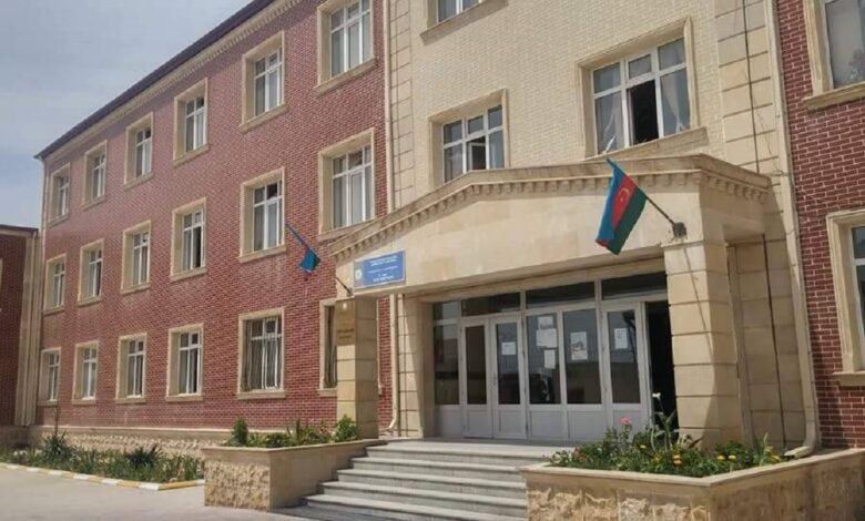 Bakıda məktəbli müəllim və şagirdlər tərəfindən “bullinq”ə məruz qaldığını deyir