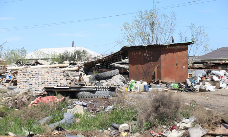 “Beton zavod”un sakinləri: „Həyatımız bunlardır – zibillik, üfunət, xəstəlik…“