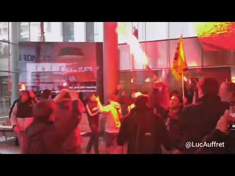 Parisdə pensiya islahatına etiraz edənlər Euronext birjasının ofisinə soxulublar