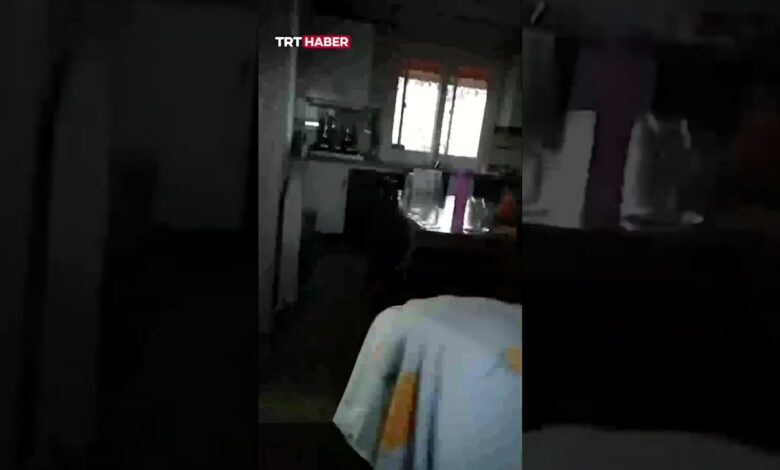 Pazarcıkda külək avtomobilləri və konteynerləri aşıracaq, damları aparacaq qədər güclü olub