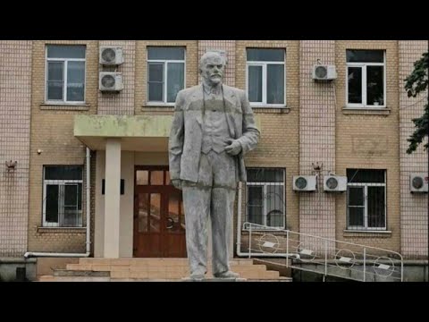 RUS AYAĞI DƏYƏN YERƏ NİYƏ HEYKƏL QOYUR?
