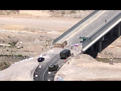 SƏRHƏD KEÇİD MƏNTƏQƏSİNDƏ RUSLARIN BAYRAQLARI NİYƏ DALĞALANIR?