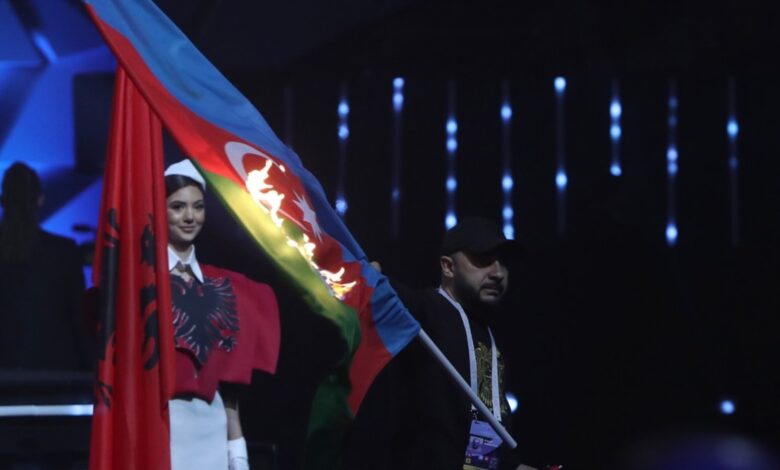 Yerevanda Avropa çempionatının açılışda bir nəfər Azərbaycan bayrağını yandırıb, Bakıdan reaksiya