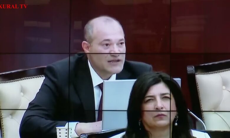 DEPUTATLAR VAHİD ƏHMƏDOVU BELƏ LİNC ETMƏYƏ QALXDILAR
