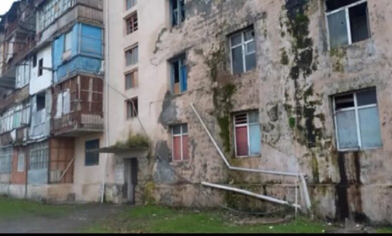 Göyçayda yataqxana: Kanalizasiya işləmir, otağa su damır, divarlar nəmişlikdən qaralıb…